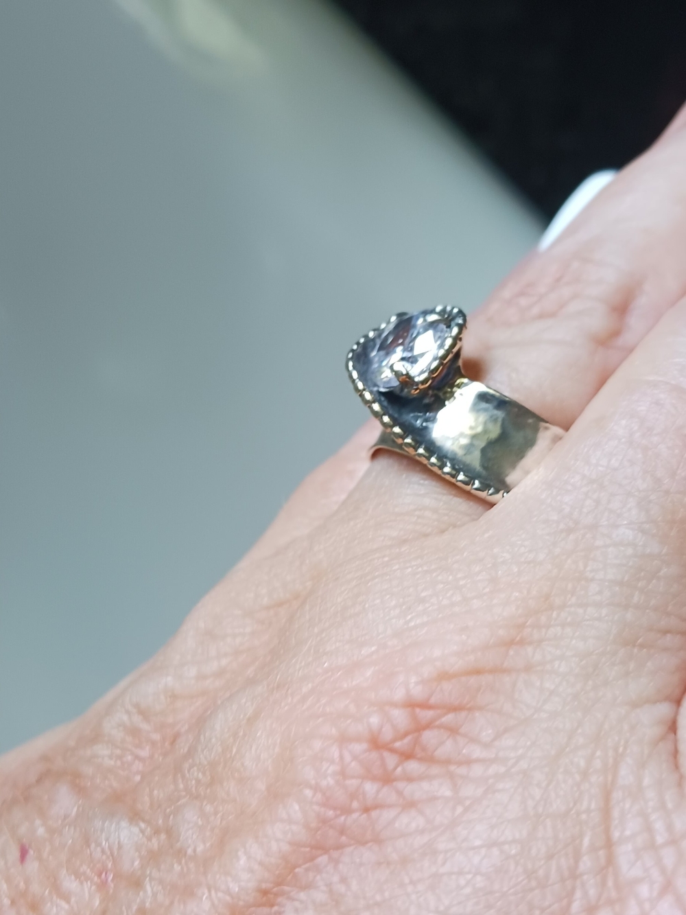 Sterling Hammered Ring with Clear Round Center Stone, Size 8, NWOT - Picture 6 of 9